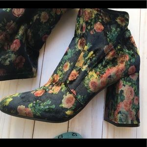 NWOT Velvet chunky heel floral go-go boot